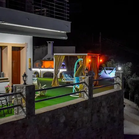 Ftelia Luxury Studios Villa