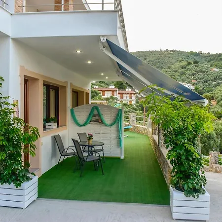 Ftelia Luxury * מגלי אמוס