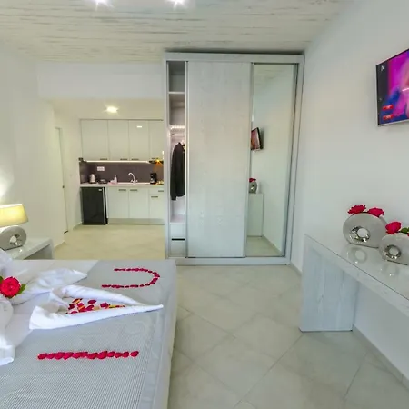 Willa Ftelia Luxury Studios *