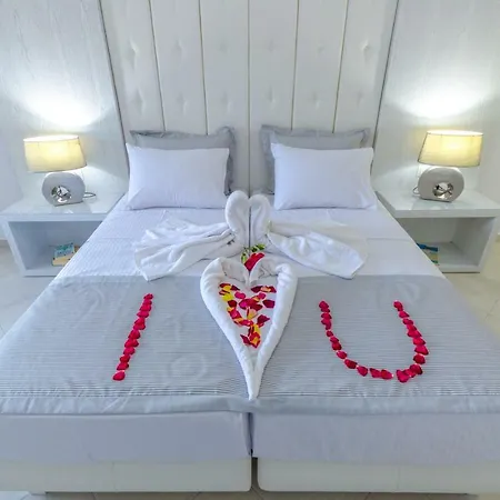 Ftelia Luxury Studios *